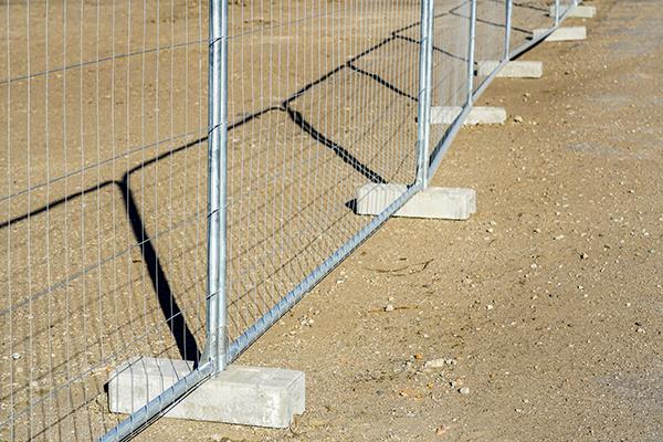 Fence Rental Mason City workers